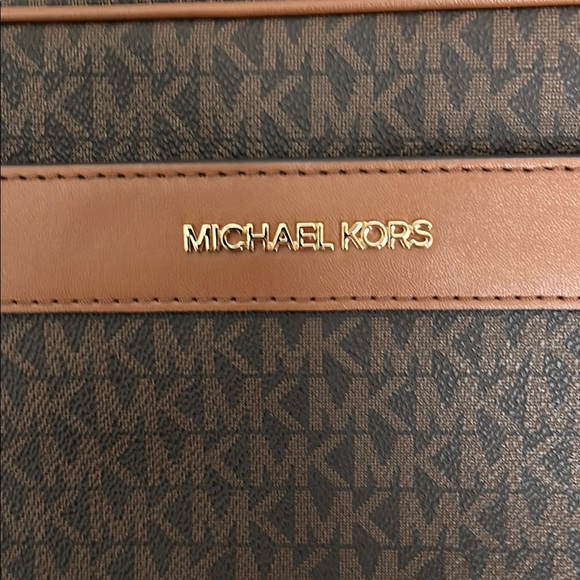 Michael Kors Jet Set Bag with Monogram Print NWOT - Picture 3 of 12